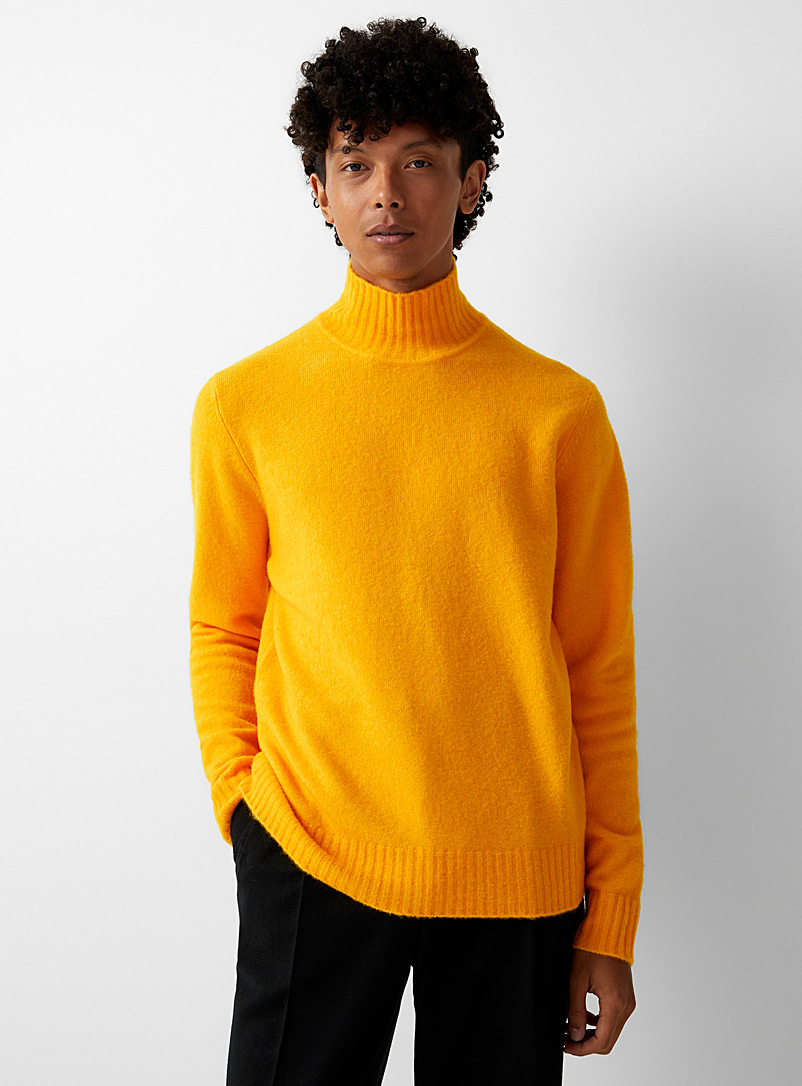 J. Lindeberg: Le pull mérinos Orian col montant Jaune or pour homme