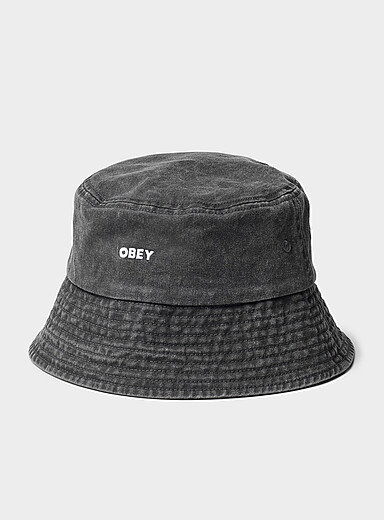 Le bob jean d&eacute;lav&eacute; petit logo