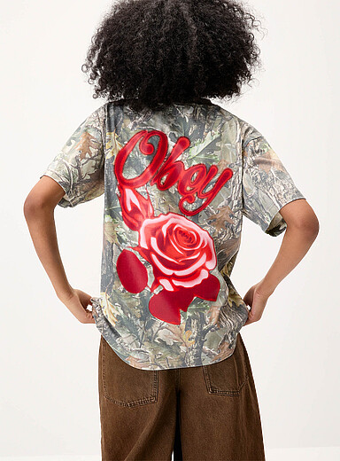 Le t-shirt camouflage imprim&eacute; rose