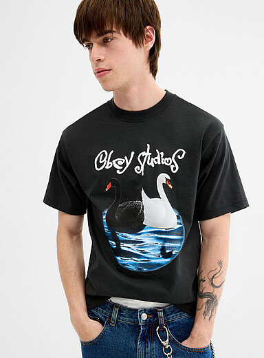 Le t-shirt graphique cygnes