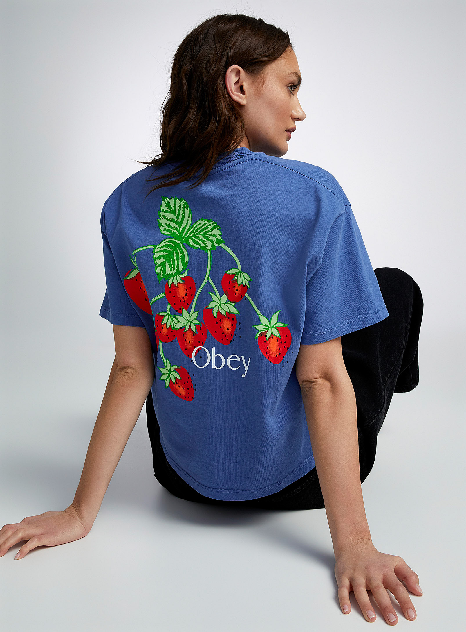 Obey Wild Strawberries T-shirt In Blue