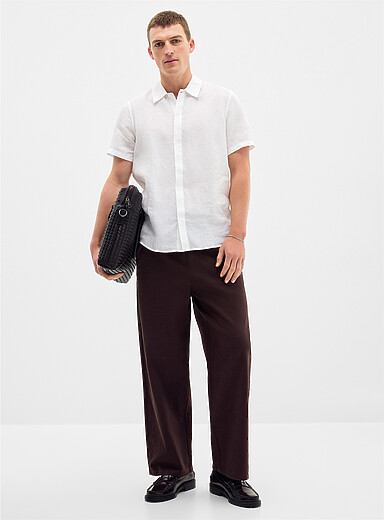 La chemise pur lin minimaliste &agrave; manches courtes <b>Coupe classique</b>