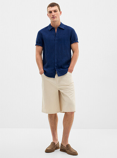 La chemise pur lin minimaliste &agrave; manches courtes <b>Coupe classique</b>