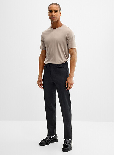 Le pantalon extensible monochrome <b>Coupe droite</b>