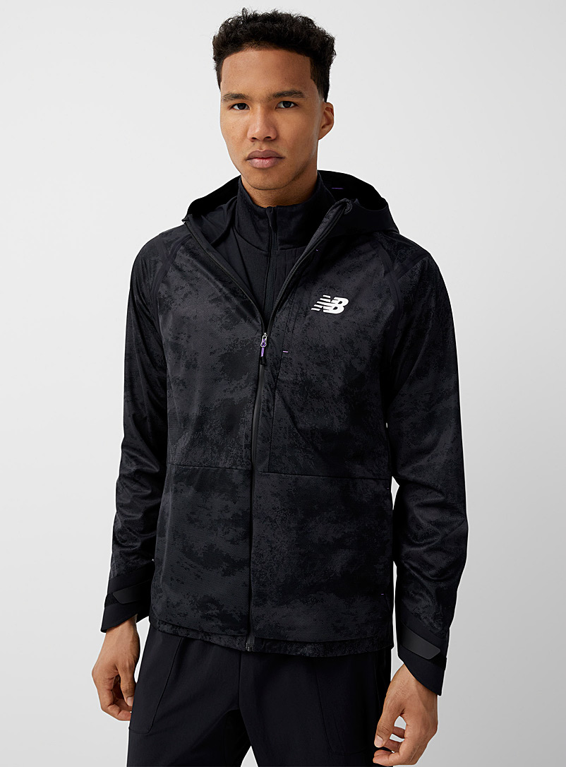 New Balance Patterned Black Impact Run AT stretch raincoat for men