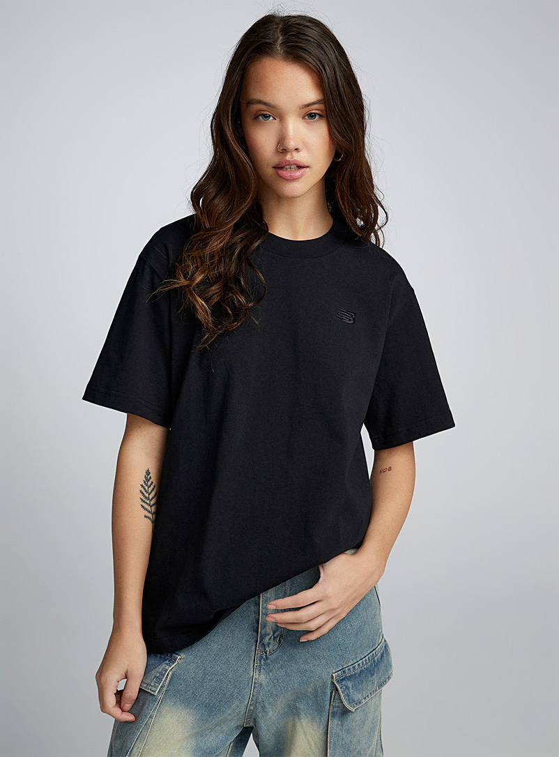 New Balance: Le t-shirt logo brodé Noir pour femme