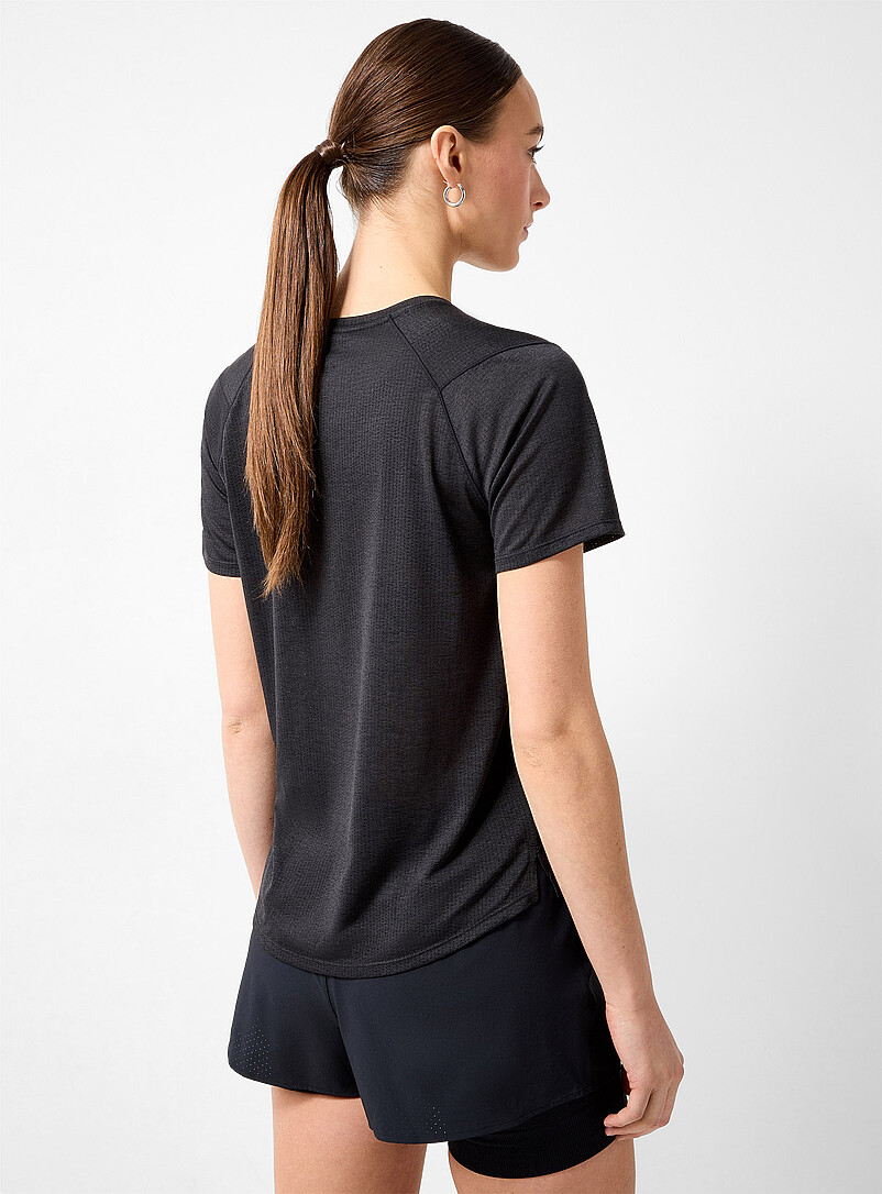 New Balance: Le t-shirt RC Essential Noir pour femme