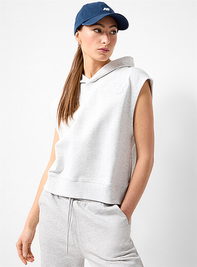 Le sweat &agrave; capuchon sans manches ample