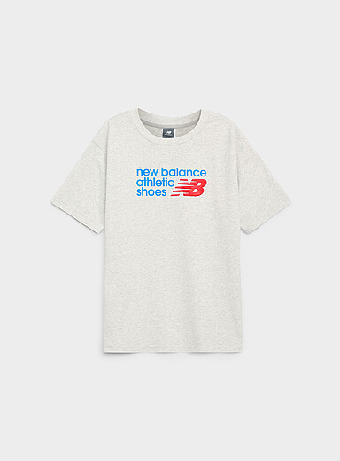 New Balance: Le t-shirt logo r&eacute;tro Athletics Premium Gris pour homme