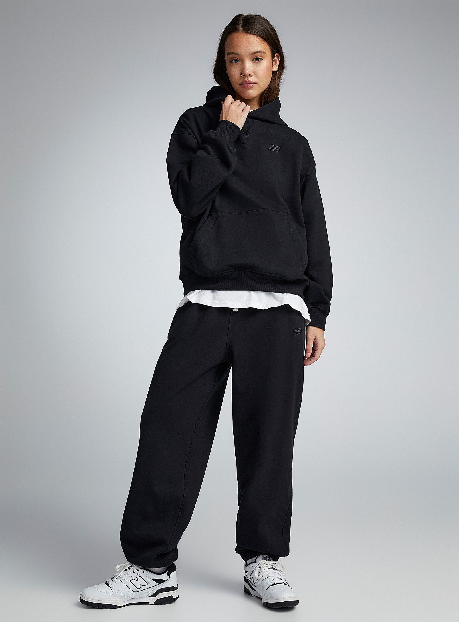 New Balance Embroidered Logo Loose Jogger In Black