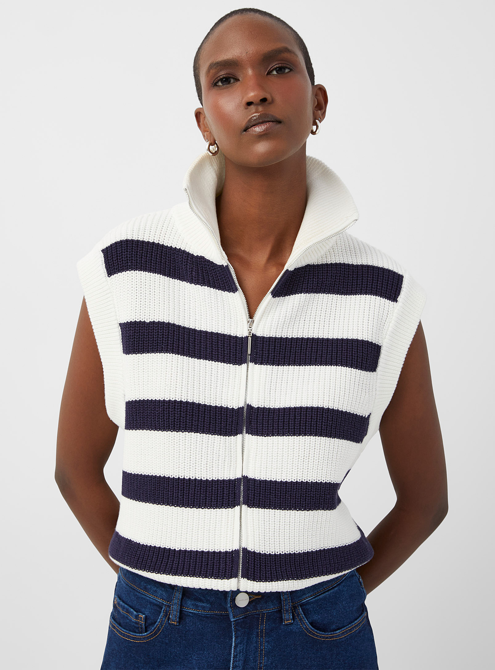 Contemporaine Block Stripes Zippered Sweater Vest In Patterned White