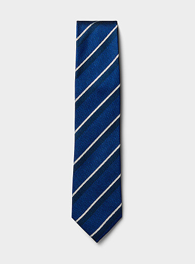 La cravate rayures bleu royal