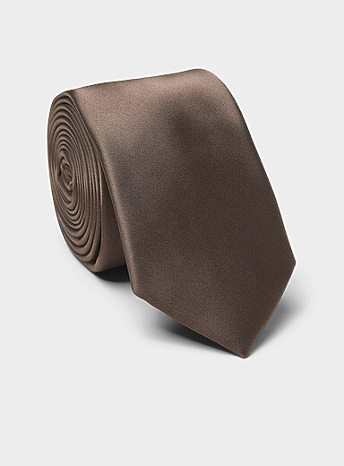 Coloured satiny tie