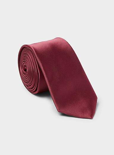 Coloured satiny tie