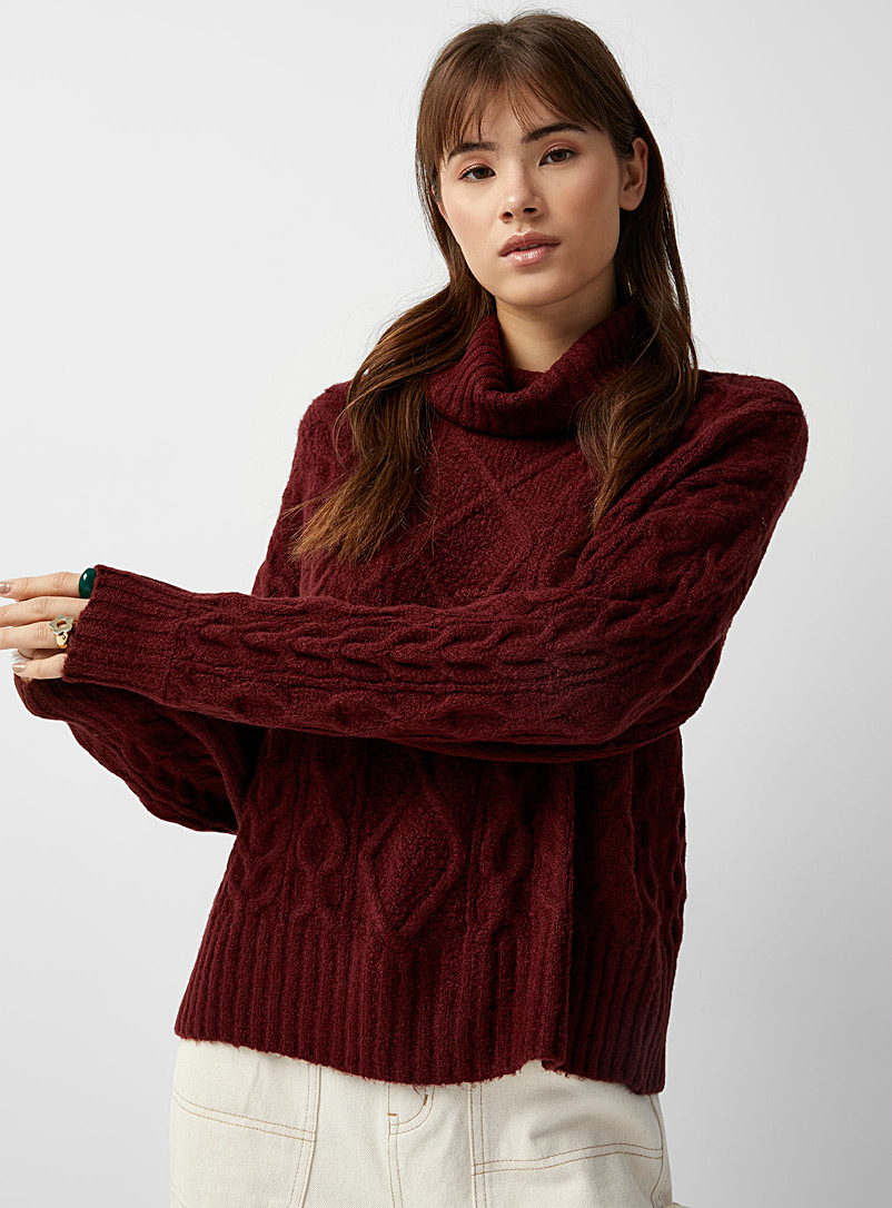 Twik: Le col roulé ample tricot torsadé Rouge foncé-vin-rubis pour femme