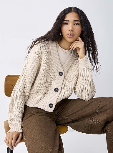 Le cardigan c&ocirc;tes perl&eacute;es gros boutons