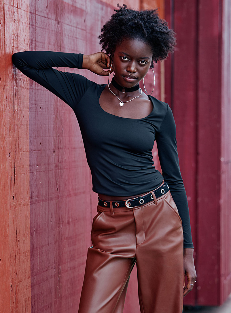 Twik: Le t-shirt seconde peau col dégagé Noir pour femme