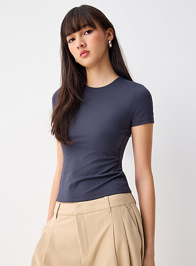 Le t-shirt encolure haute seconde peau