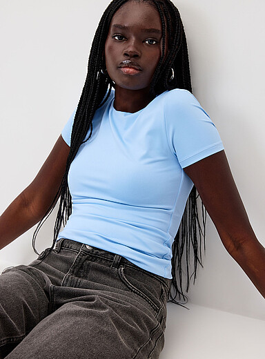 Le t-shirt encolure haute seconde peau