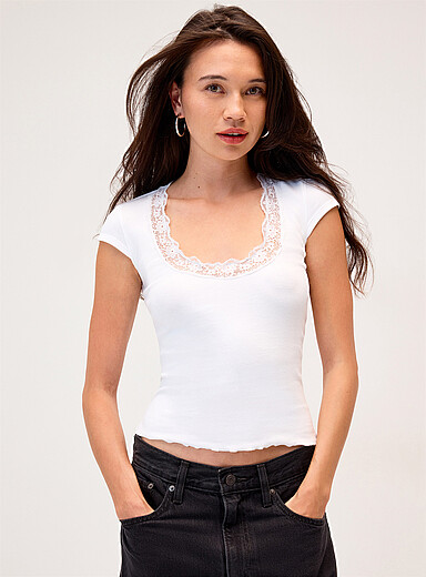 Lace trim scoop-neck T-shirt