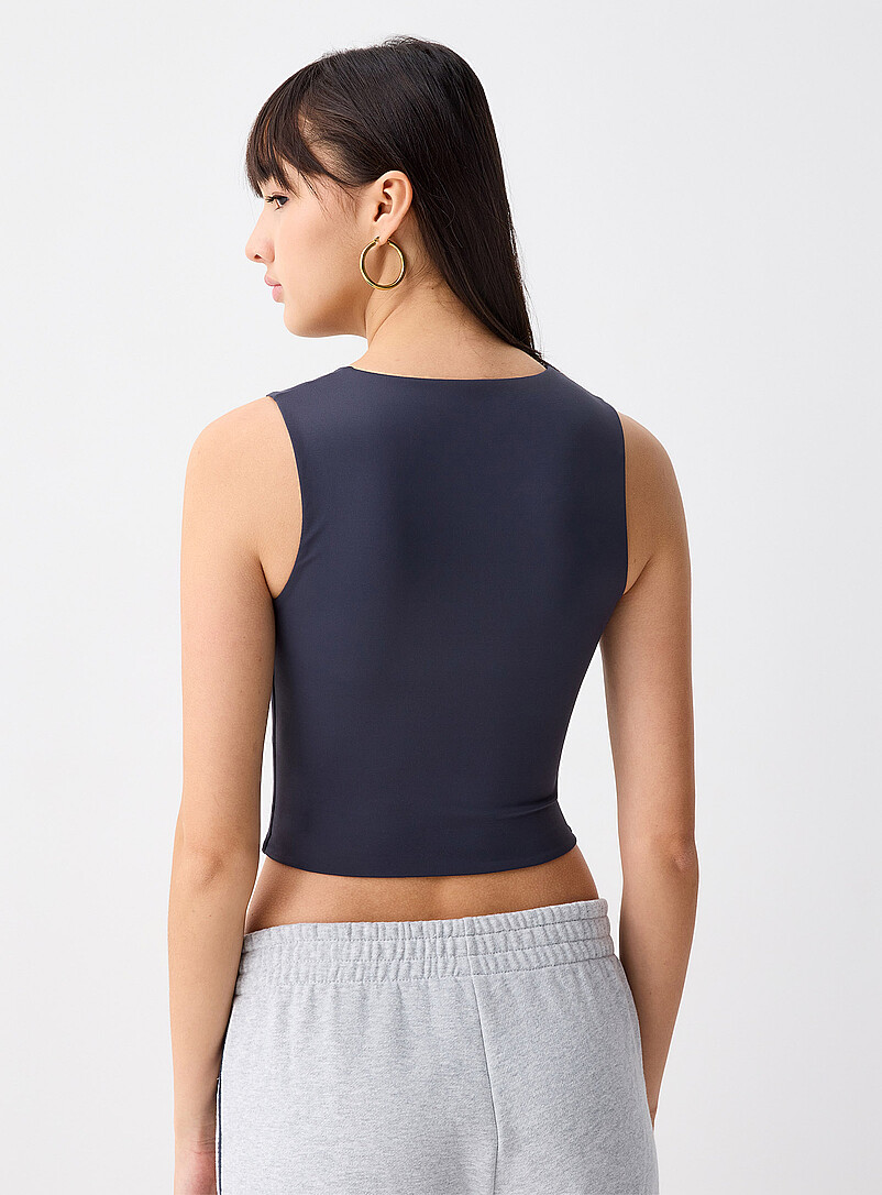 Twik: La camisole courte seconde peau Noir pour femme