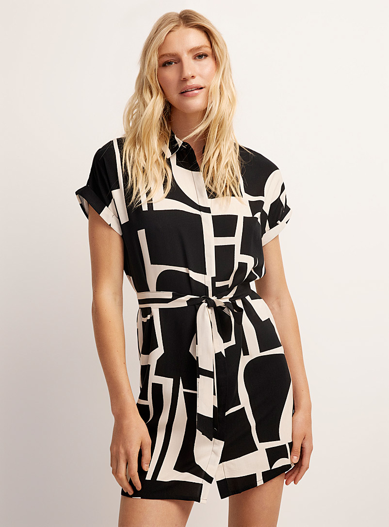 Vero Moda: La robe chemise ceinturée contraste géométrique Blanc et noir pour femme