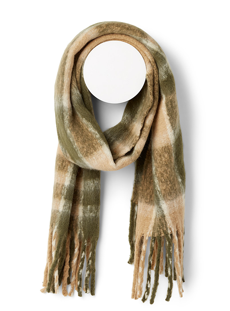 Vero Moda Patterned Brown Delightful check fuzzy scarf for women