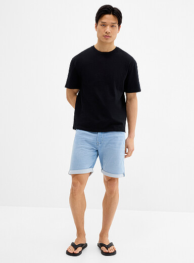 Le bermuda de jean bleu p&acirc;le envers fa&ccedil;on tricot