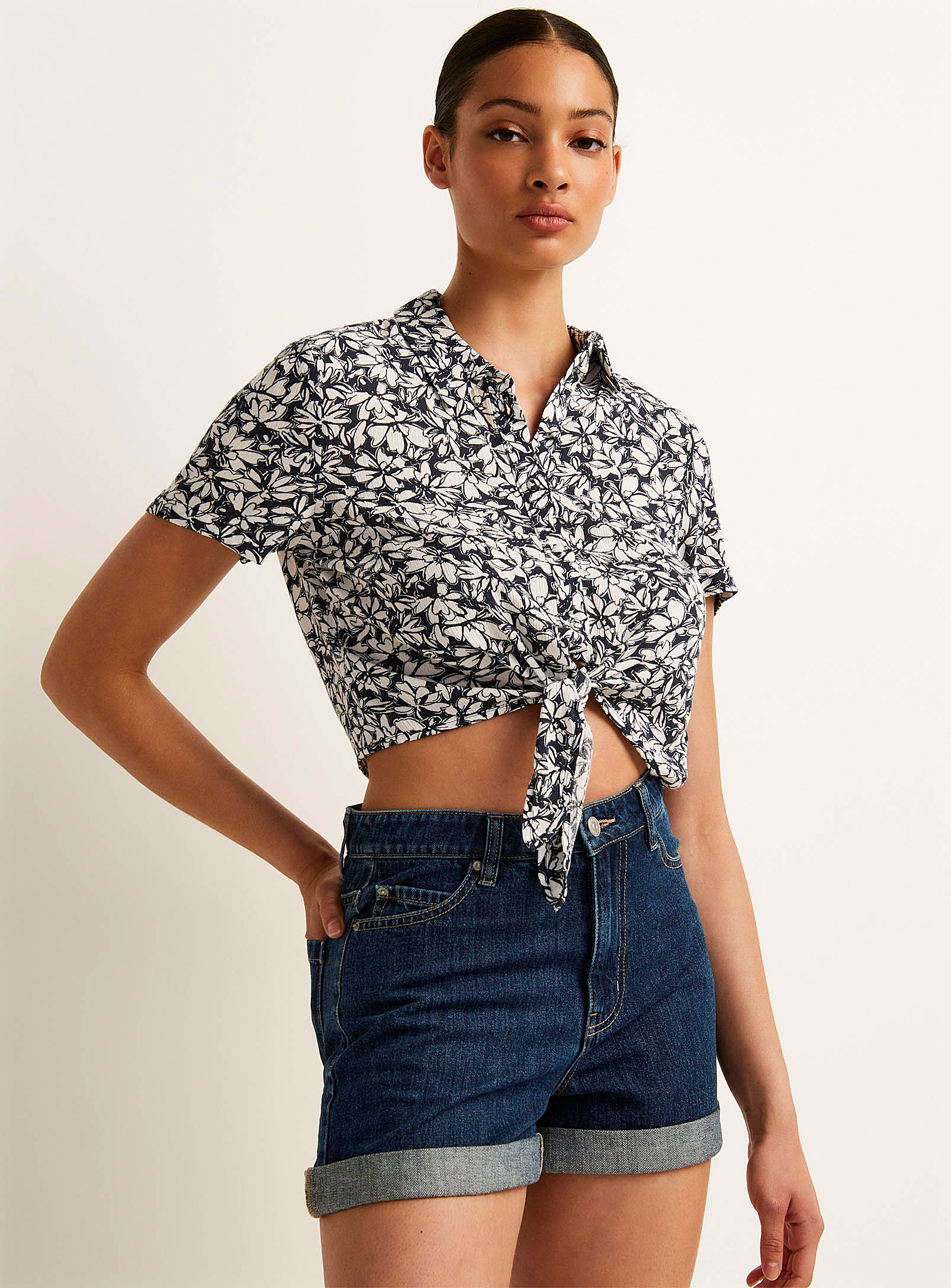 Vero Moda Wrinkled Texture Tie Cropped Blouse In Patterned Blue
