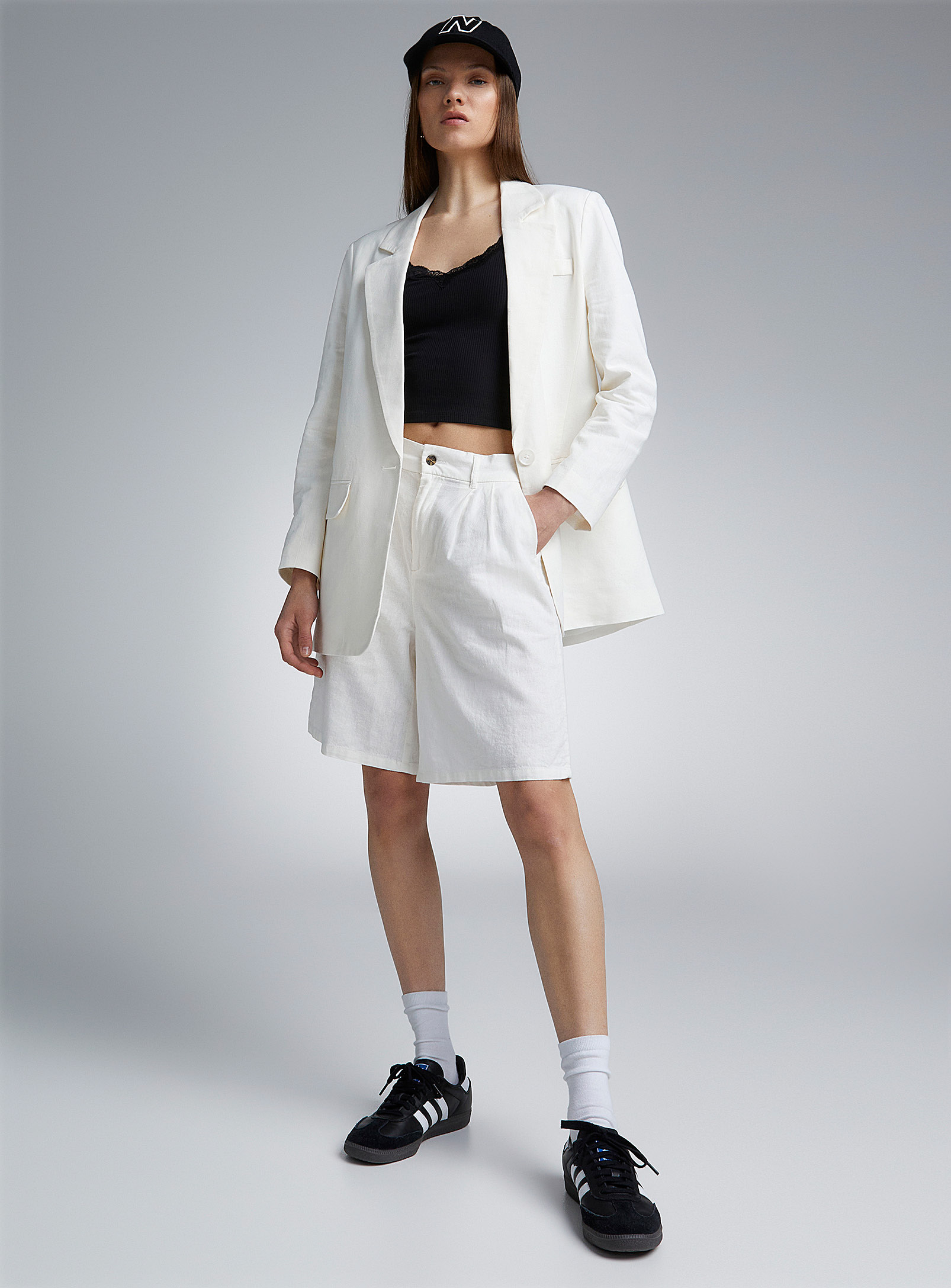 Only Touch Of Linen Pleated Bermuda Short In White
