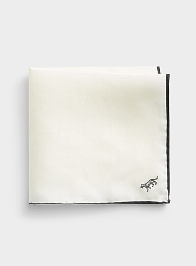 La pochette bordure contraste