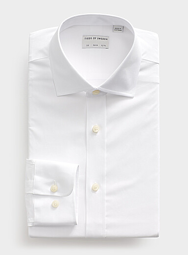 La chemise unie twill extensible <b>Coupe ajust&eacute;e</b>