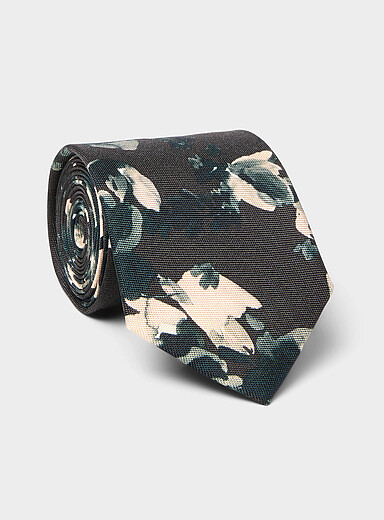 Printed floral tie