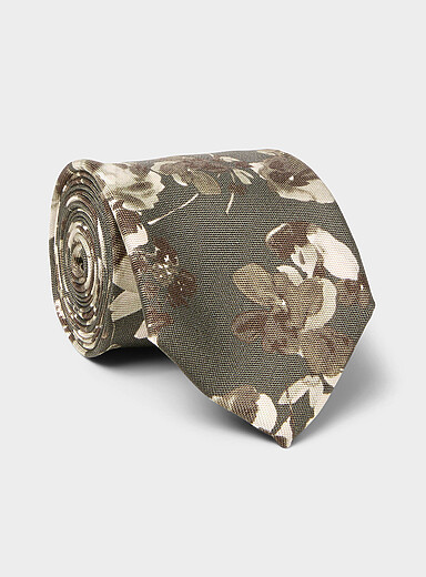 Printed floral tie