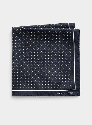 Geo-pattern navy pocket square