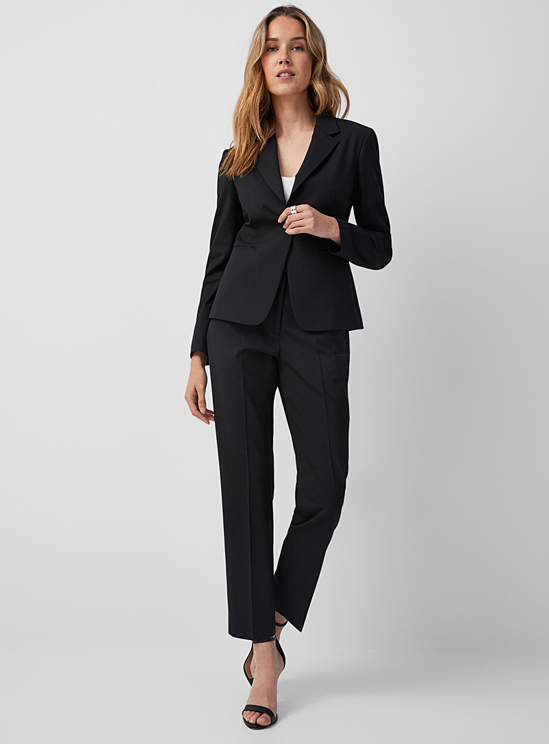 https://imagescdn.simons.ca/images/6664-7902003-1-A1_2/crio-stretch-tapered-pant.jpg?__=6