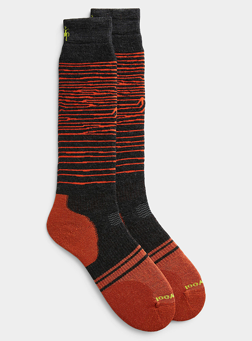 https://imagescdn.simons.ca/images/6683-22113-8-A1_2/mountaineer-embossed-calf-length-padded-sock.jpg?__=1