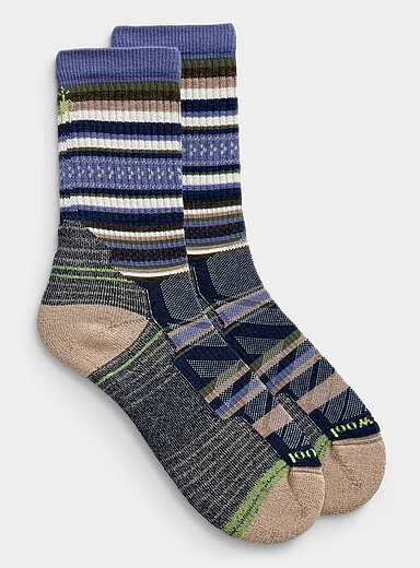 La chaussette de randonn&eacute;e &agrave; rayures