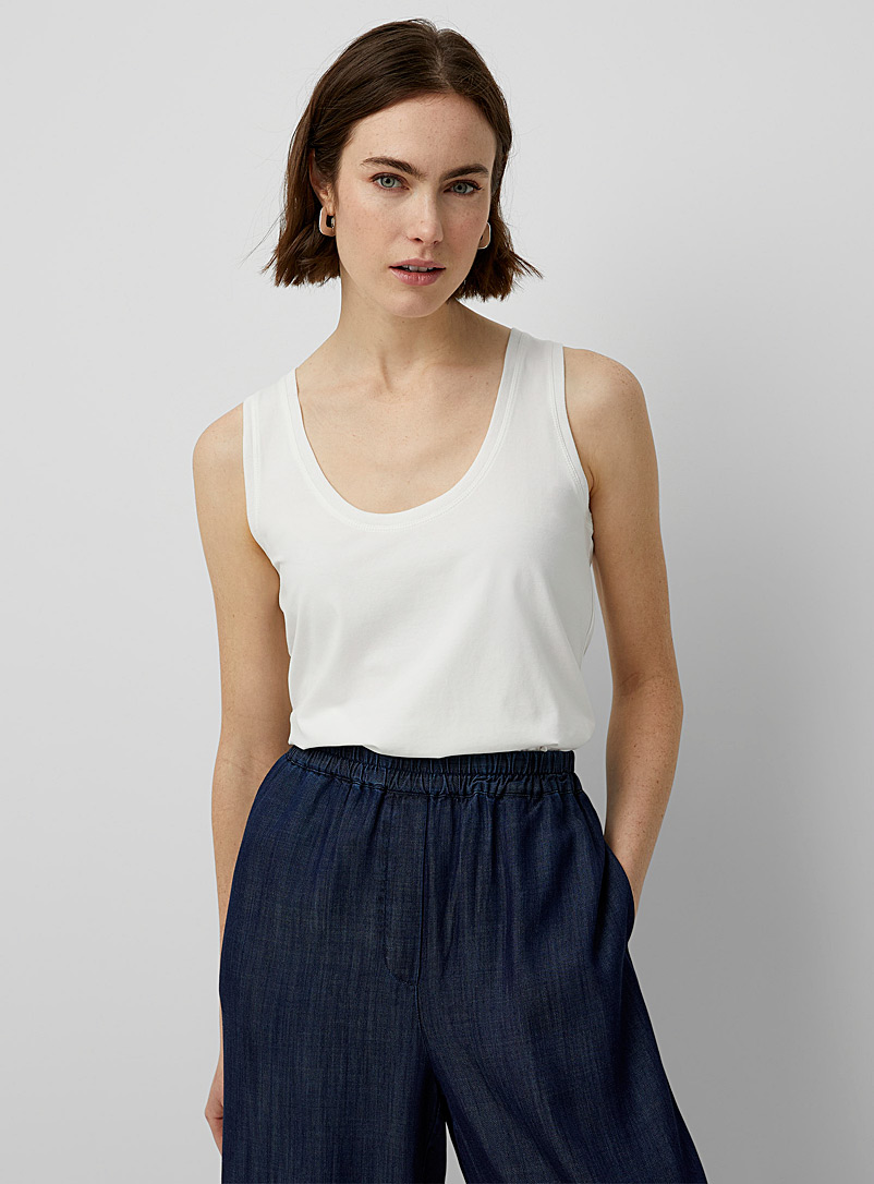 https://imagescdn.simons.ca/images/6736-207346-11-A1_2/ribbed-neck-supima-cotton-tank-top.jpg?__=0