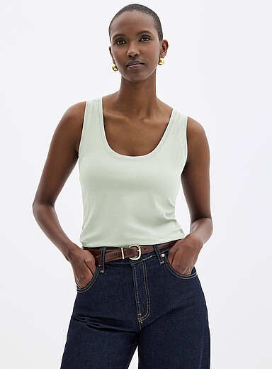 La camisole col d&eacute;gag&eacute; coton SUPIMA<sup>MD</sup>