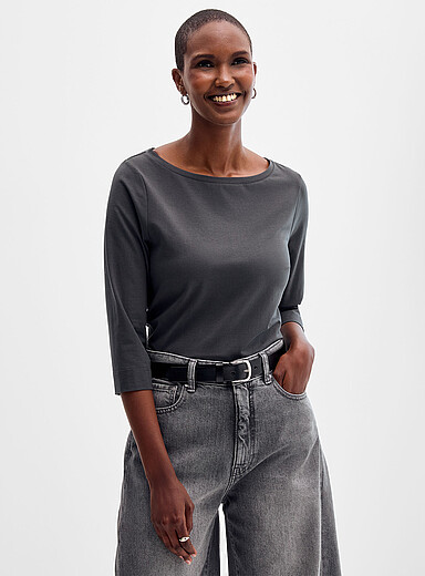 Contemporaine: Le t-shirt col bateau coton SUPIMA<sup>MD</sup> Charbon pour femme