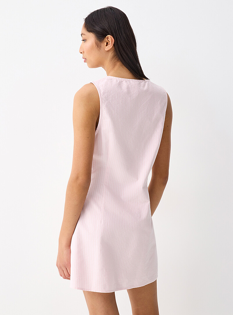 Twik: La robe chemise oxford col V Bleu p&acirc;le - Bleu ciel pour femme