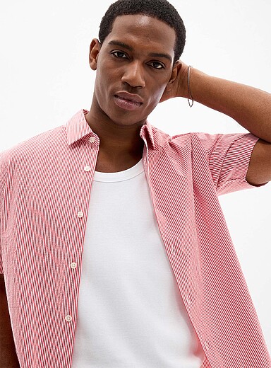 La chemise seersucker rayure color&eacute;e <b>Coupe moderne</b>