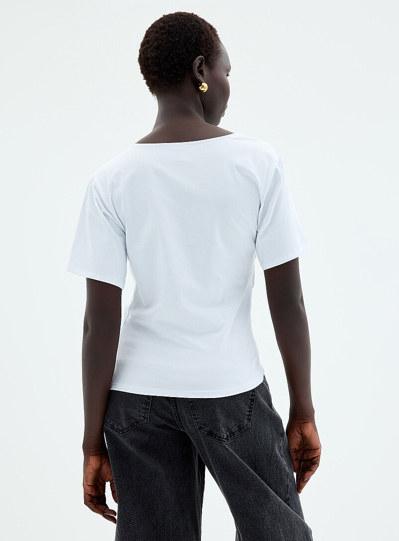 Contemporaine: Le t-shirt pliss&eacute; finition asym&eacute;trique Blanc pour femme