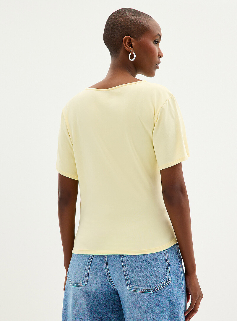 Contemporaine: Le t-shirt pliss&eacute; finition asym&eacute;trique Blanc pour femme