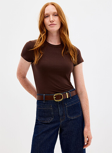 Contemporaine: Le t-shirt ajust&eacute; uni col rond Chocolat - Espresso pour femme