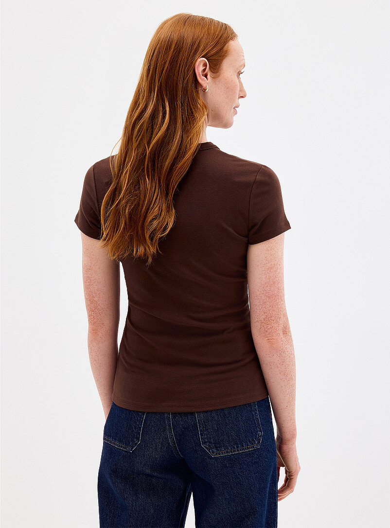 Contemporaine: Le t-shirt ajust&eacute; uni col rond Chocolat - Espresso pour femme