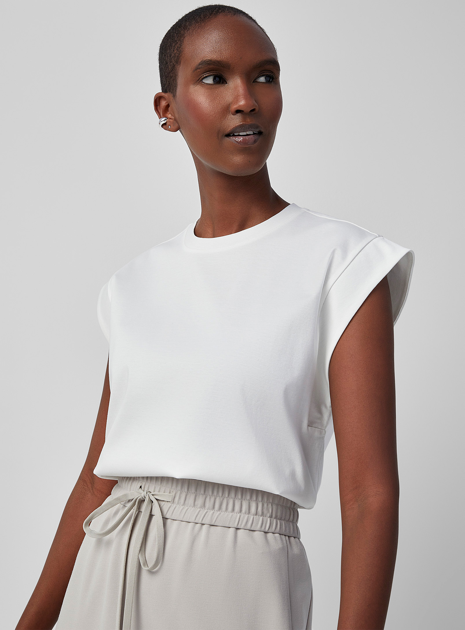 Contemporaine Sleeveless Boxy-fit T-shirt In White