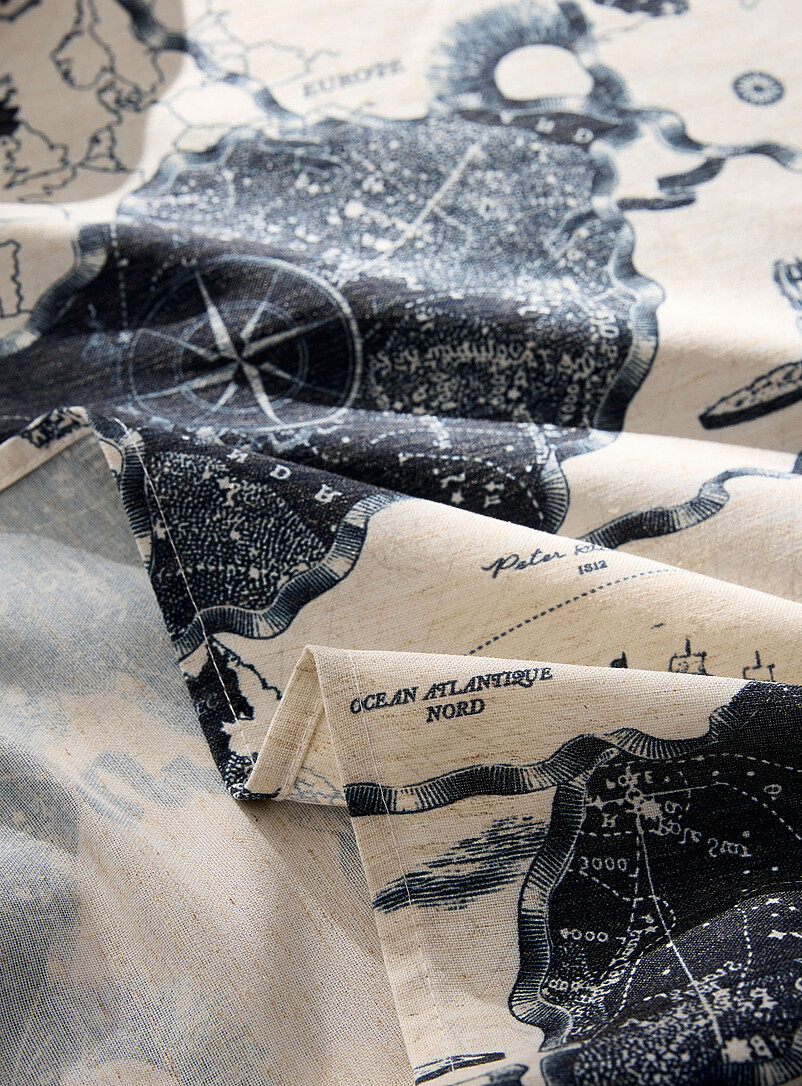 Simons: La nappe carte touche de lin <b>Collection Notre histoire en h&eacute;ritage</b> Blanc &agrave; motifs pour femme