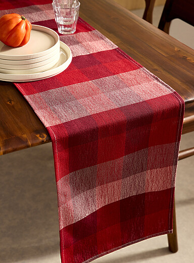 Le chemin de table carreaux rouges rustiques 35 x 230 cm